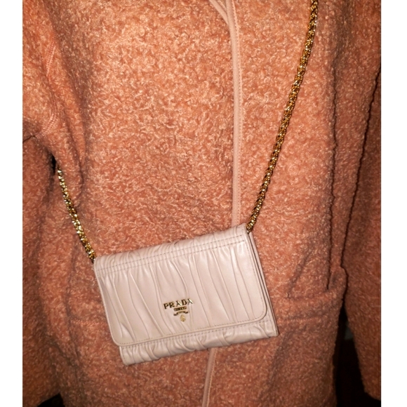 Authentic Prada Wallet on Chain - Picture 1 of 12